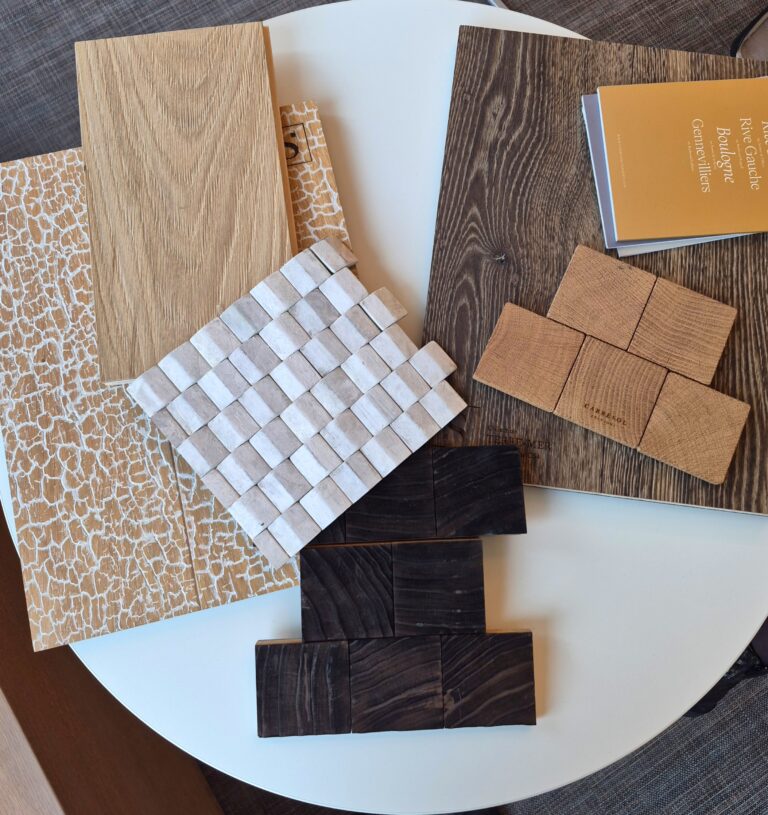 Échantillons de bois aux textures variées — matières nobles pour décoration intérieur esthétique et ressenti
